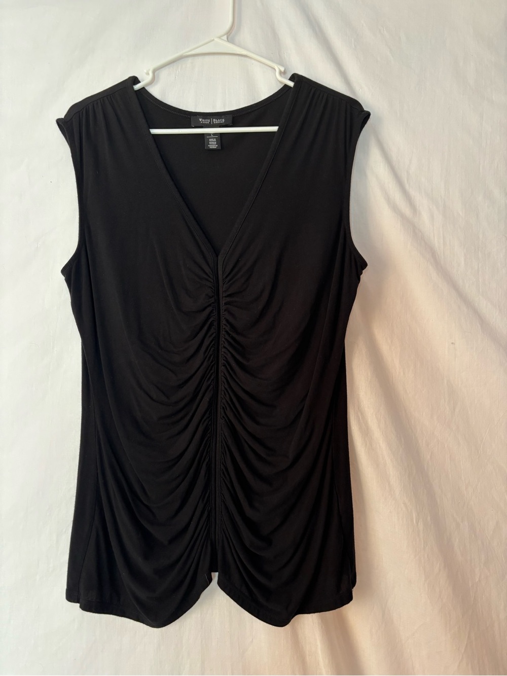 WhiteHouseBlackMarket women’s sleeveless vneck top sizeL rouched front seam